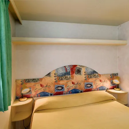 Casa Mobile Lux La Pineta 21 * Αλμπένγκα