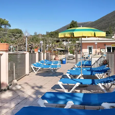 Casa Mobile Lux La Pineta 21 * Αλμπένγκα